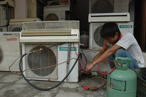 Dàn nóng máy lạnh bị chảy nước nguyên nhân và cách khắc phục